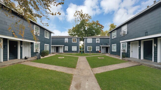 Building Photo - 2503 Delano St