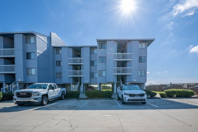 Building Photo - OCEANFRONT OFF-SEASON ONE BEDROOM RENTAL