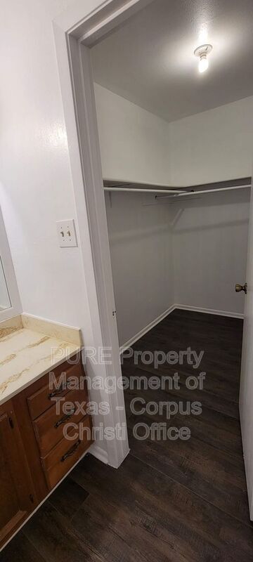 Building Photo - 5001 Middlecoff Rd