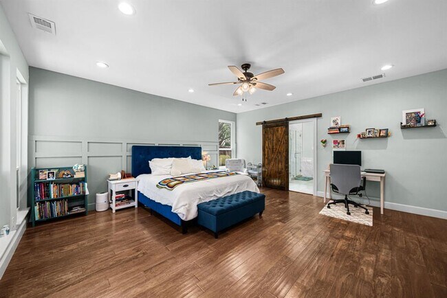Building Photo - 11414 Del Monte Dr