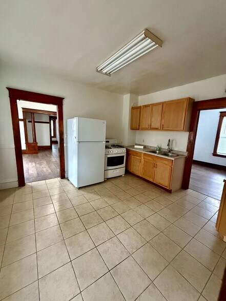 Primary Photo - 523 Case Ave