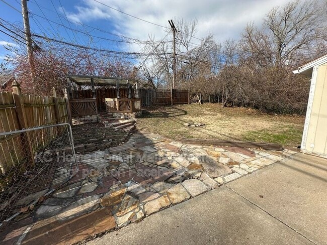 Building Photo - 8044 Wabash Ave