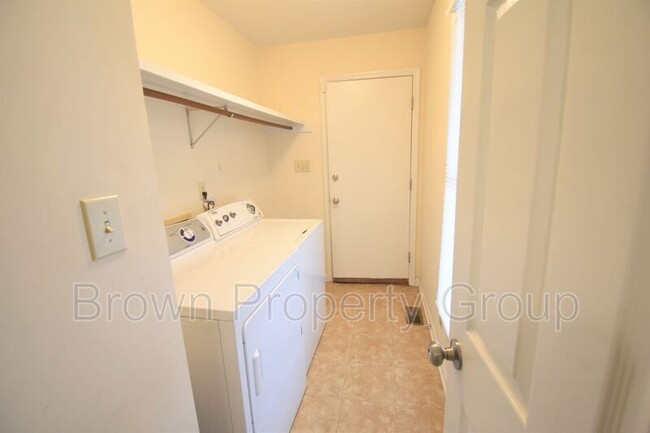 Building Photo - 711 Alexwood Dr
