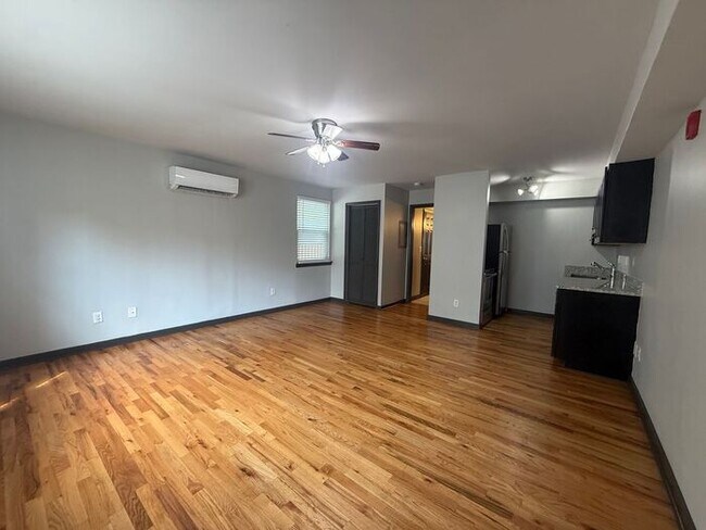 Building Photo - Remodeled Studio in Woodbine - $99 Deposit Special!