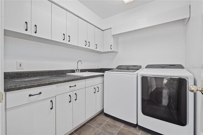 Building Photo - 2709 W Bay Ave