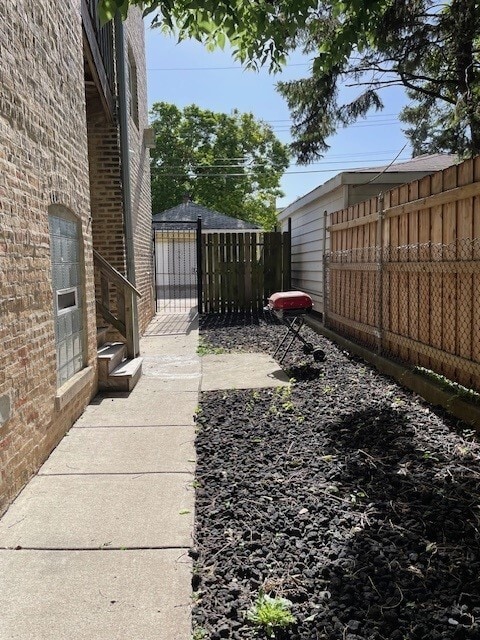 Building Photo - 2321 N Oak Park Ave