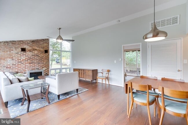 Building Photo - 3315 Pendleton Dr