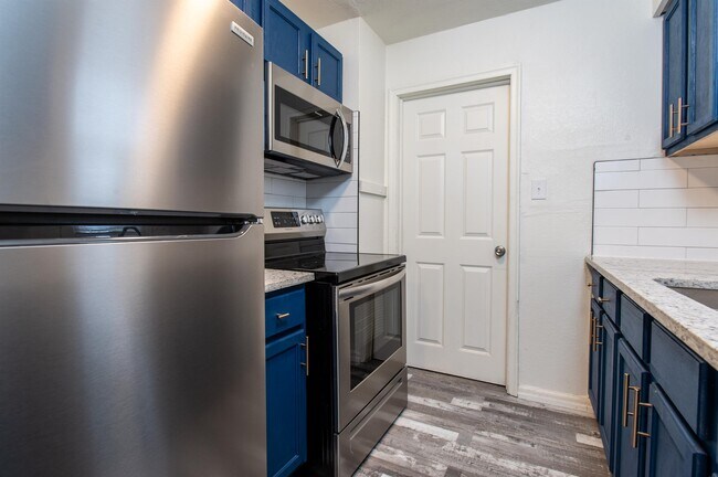 Building Photo - 802 N Minnesota St