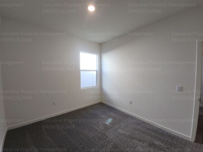 Building Photo - Newly constructed 3 bedroom/ 2 bathroom ho...
