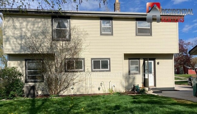 Building Photo - 257 S Regis Rd