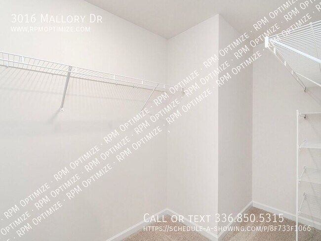 Building Photo - 3016 Mallory Dr