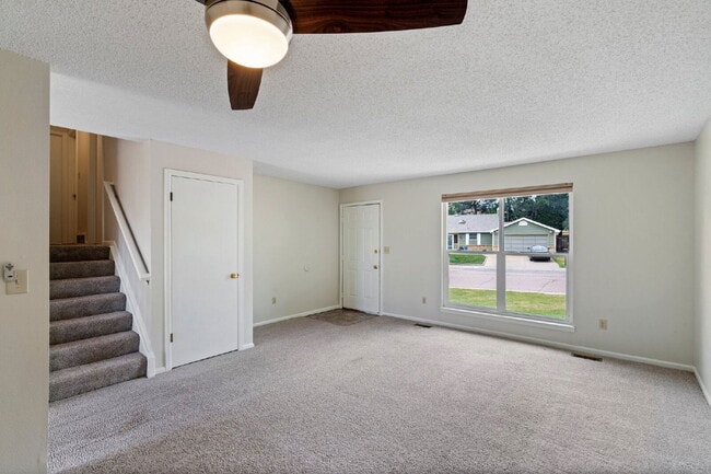 Building Photo - 465 Saddlemountain Rd