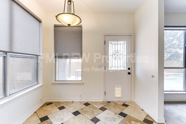 Building Photo - 6721 Hayling Way