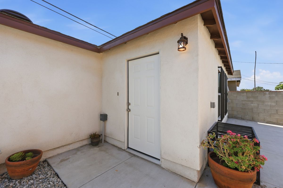 Building Photo - 10646 S Wilton Pl