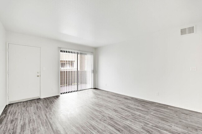 Building Photo - 904 Fairway Ave
