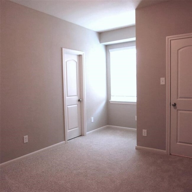 Building Photo - 219 Biltmore Loop