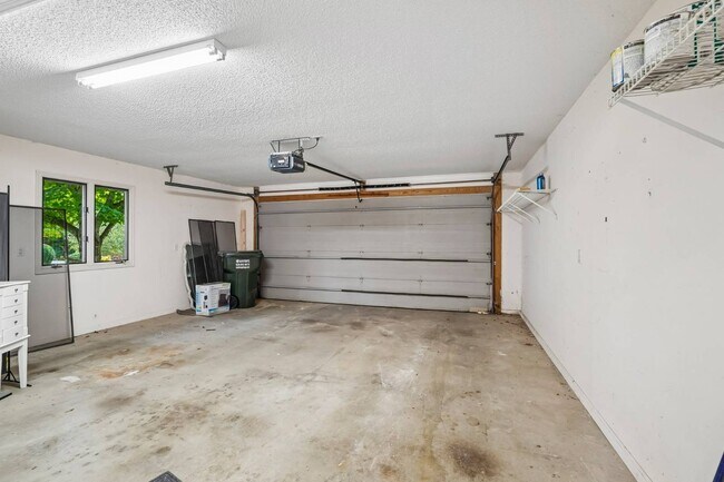 Building Photo - 104 Highview Ln