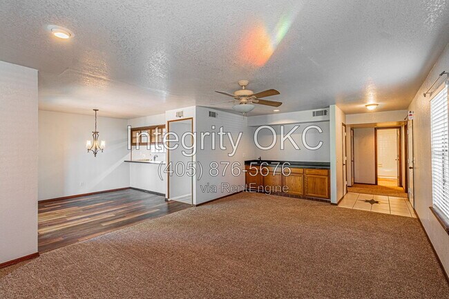 Building Photo - 4400 Hemingway Dr