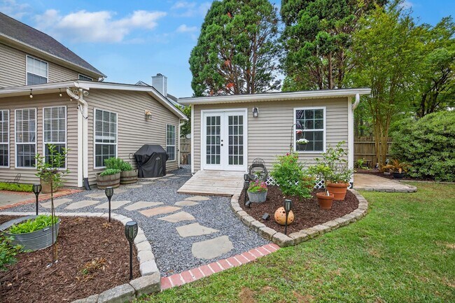 Building Photo - 5409 Dwight Dr