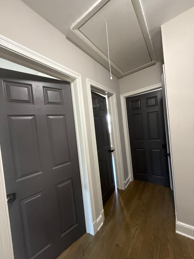 Building Photo - 935 E 41st St