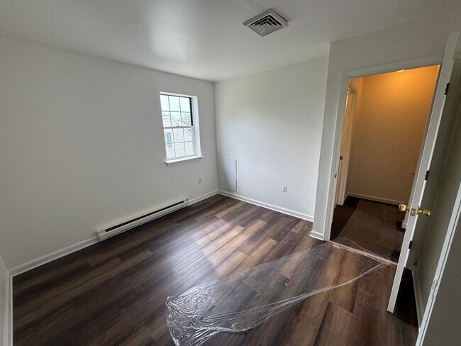 Building Photo - 1627 Blue Jay Dr