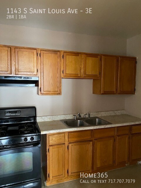 Building Photo - Amazing 2 Bedroom 1 Bathroom - Looking for...