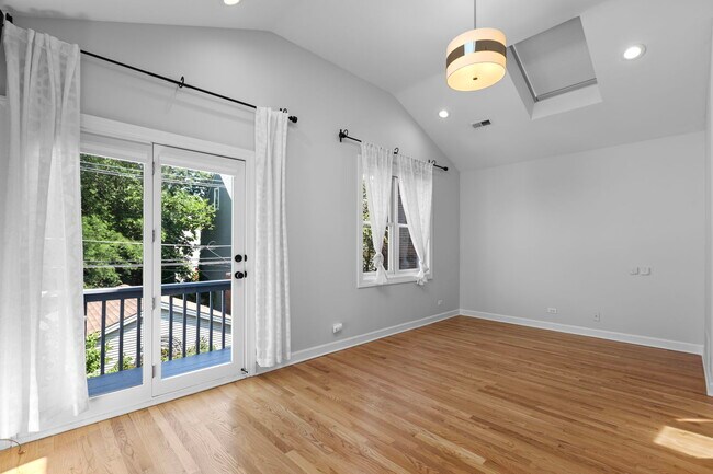 Building Photo - 2725 N Magnolia Ave