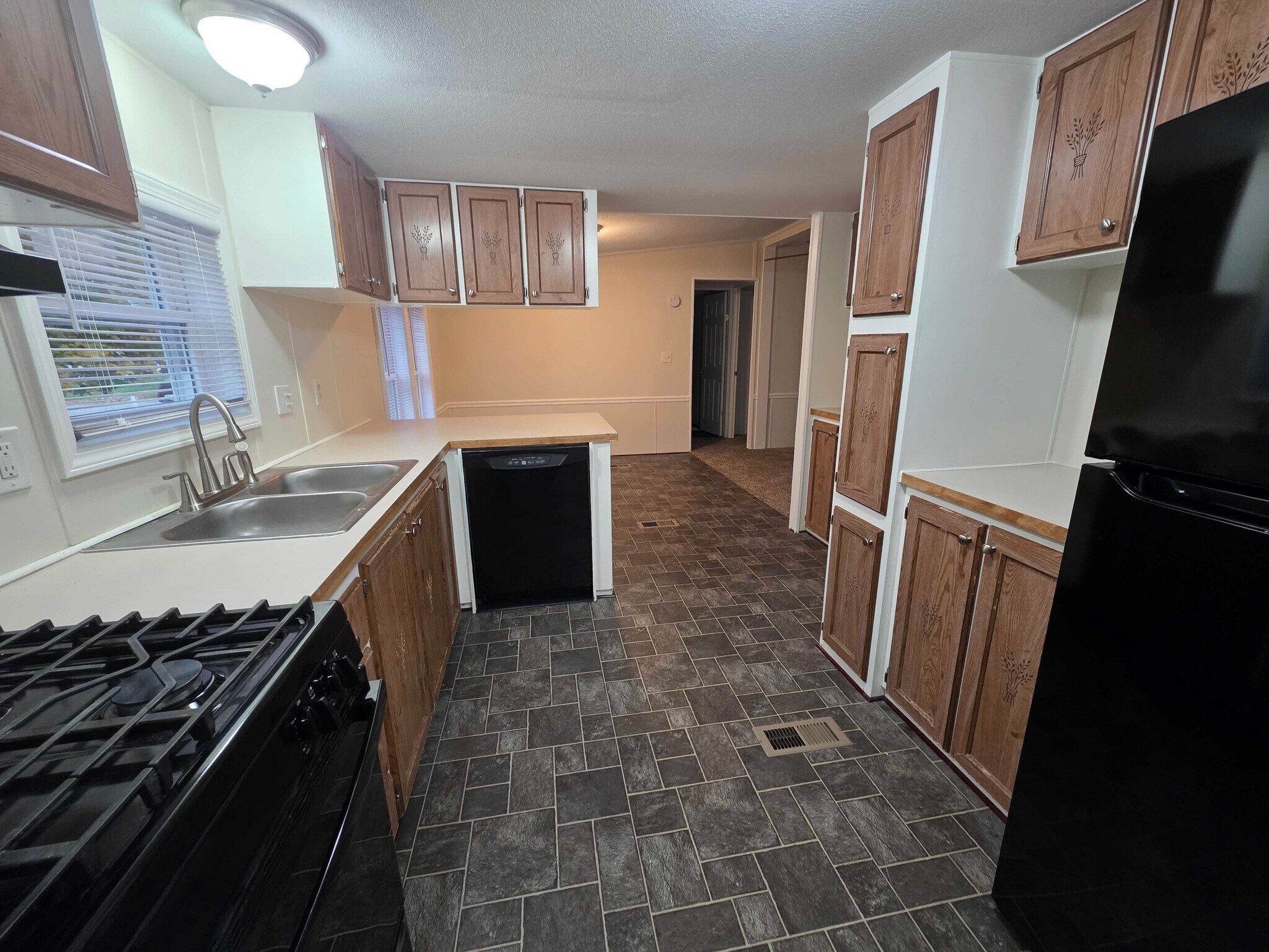 Building Photo - 3683 Pinoak St