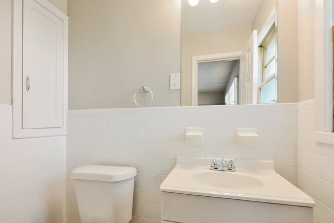 Building Photo - 1255 Del Rey Dr