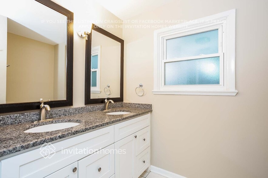 Building Photo - 14723 Menard Ave