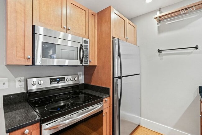 Building Photo - Logan Circle Loft with Garage Parking!