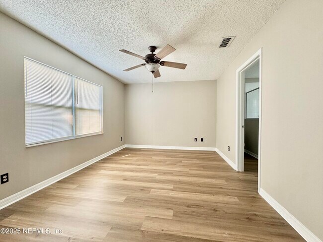 Building Photo - 744 Palm Hammock Cir
