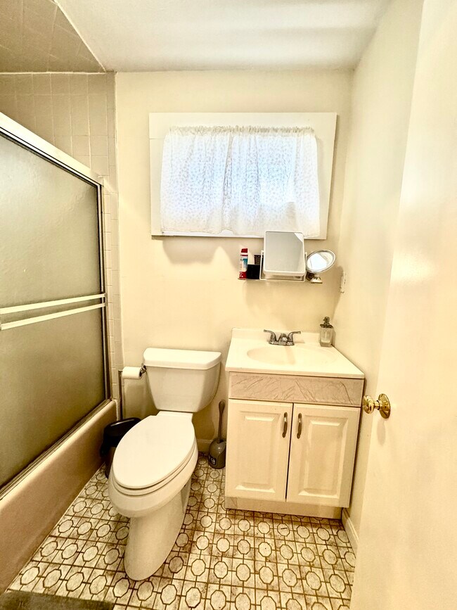 BATH - 606 Main St