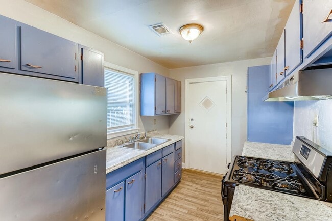 Building Photo - 3 Bedroom Brick Ranch on Basement/5 Min Drive to Downtown Atlanta