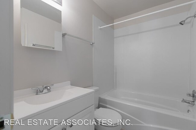 Building Photo - 3 br, 1 bath House - 1122 Fiske Street