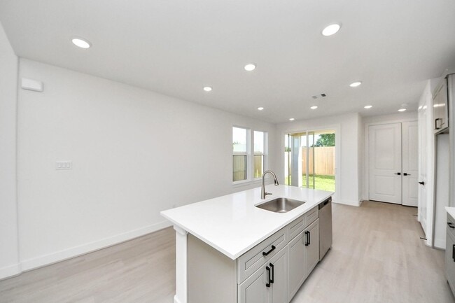 Building Photo - 4324 Avron Dr