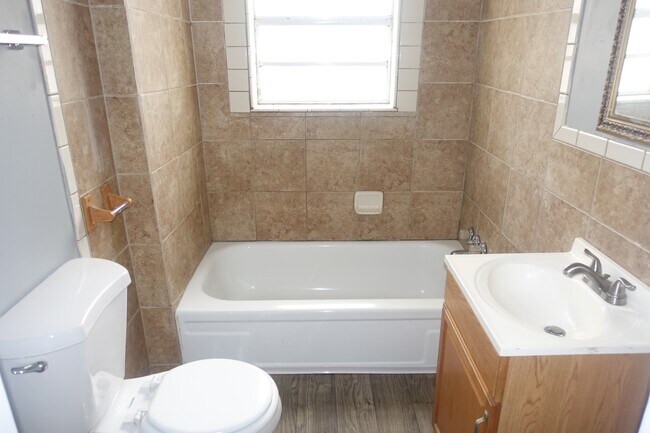 Building Photo - 3718 Charles St