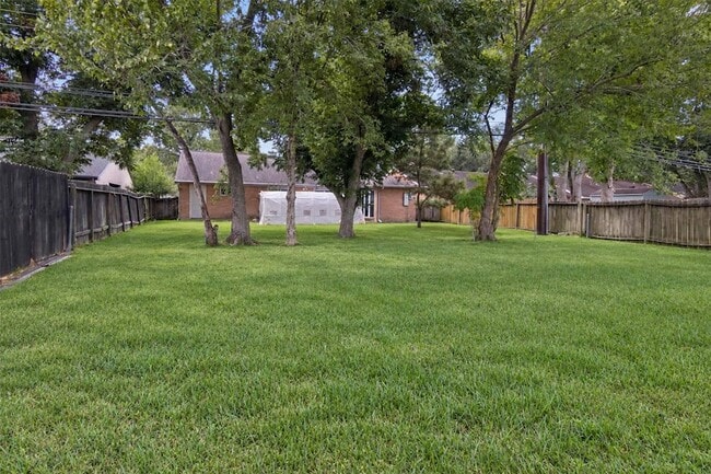 Building Photo - 5914 Willowbend Blvd