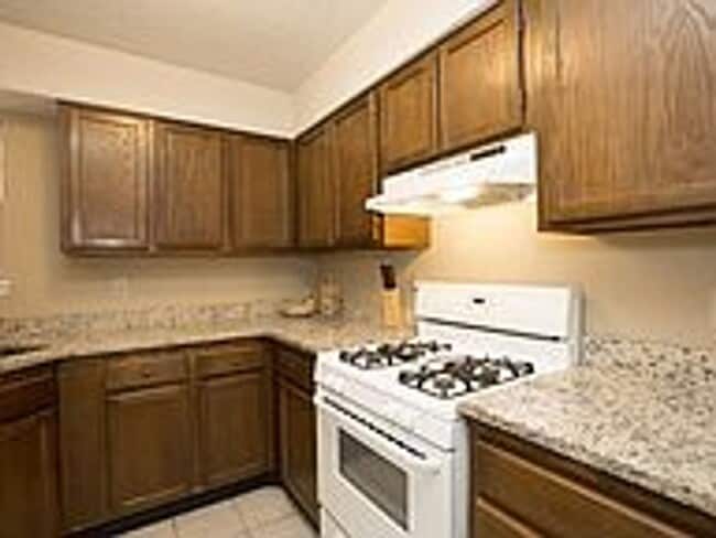 Building Photo - 2432 E 55th Pl