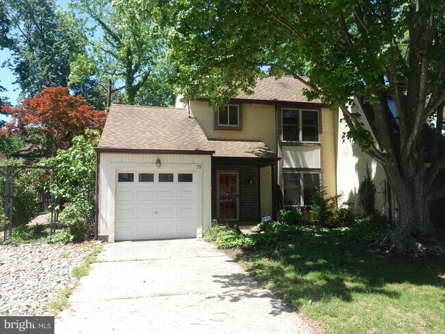 Building Photo - 75 Peregrine Dr