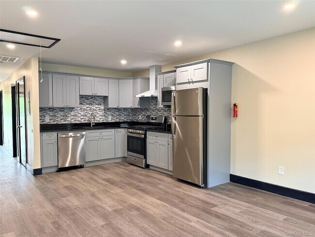Building Photo - 268 Carpenter Ave