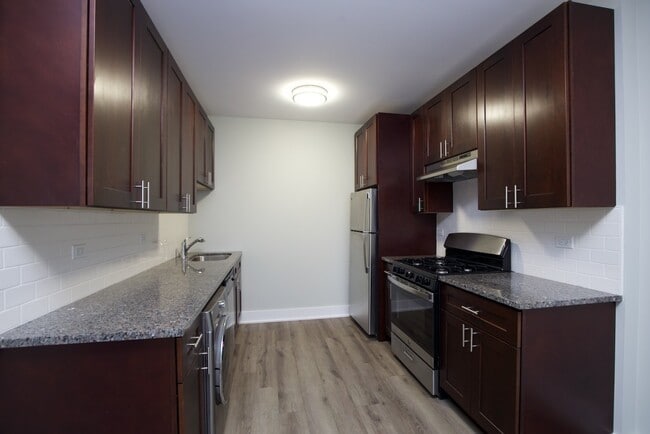 Building Photo - 725 St Johns Ave