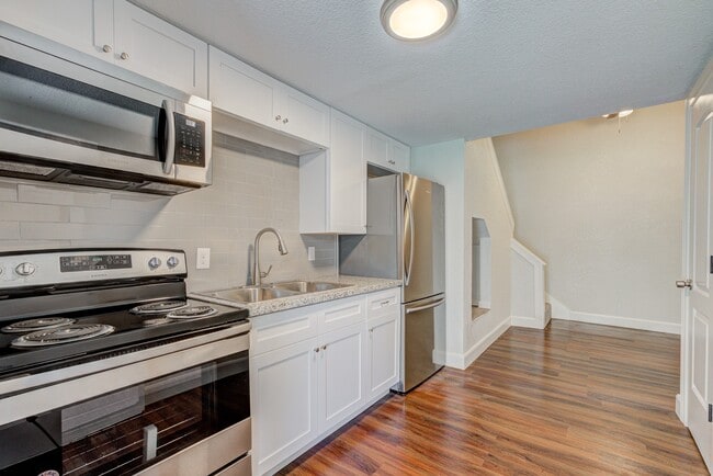 Building Photo - 2127 Maximilian St