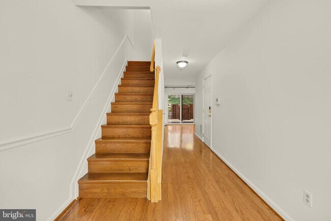 Building Photo - 1249 Quaker Hill Dr
