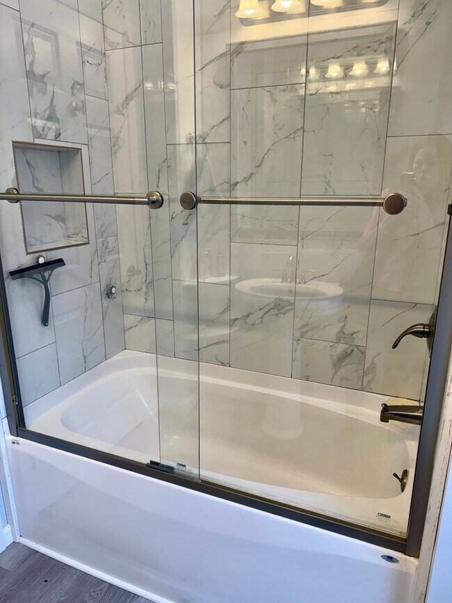 Building Photo - Charming Home in Pembroke with Yard & Storage