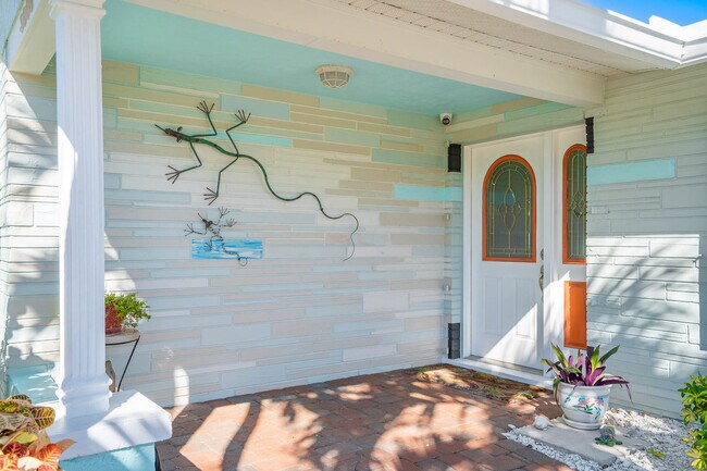 Building Photo - 3003 W Vina Del Mar Blvd