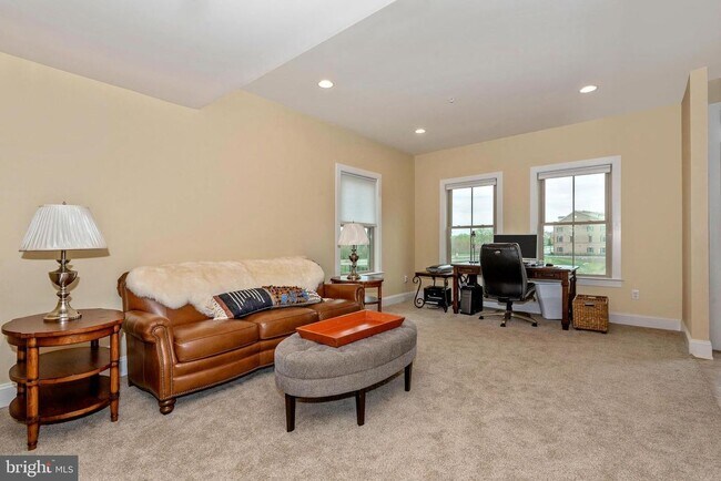 Building Photo - 9124 Kenway Ln