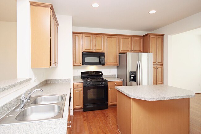 Building Photo - Dog-Friendly Pavilions at Pantops Townhome