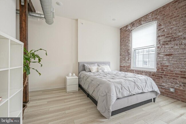 Building Photo - 1508 N Mascher St