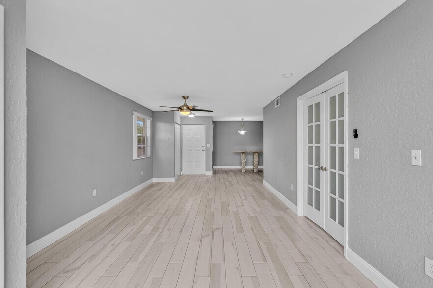 Building Photo - 2851 N Oakland Forest Dr